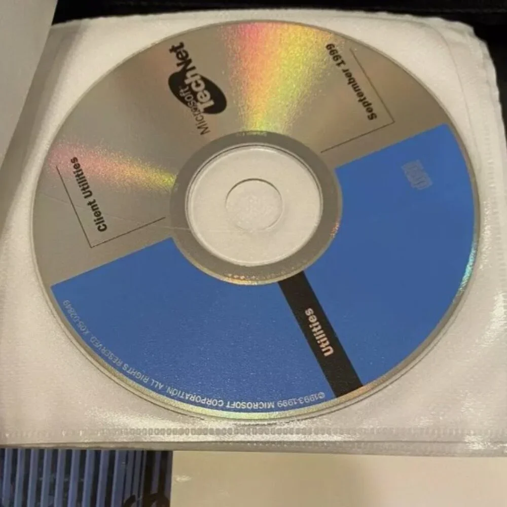 Microsoft Technet Plus Cd Subscription With Binder 55 CDs 1999 2000 Discs